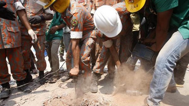 10 muertos y 28 atrapados por caída de edificio en construcción en Tailandia