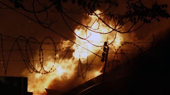 Dos viviendas destruidas tras incendio en cerro Cordillera de Valparaíso