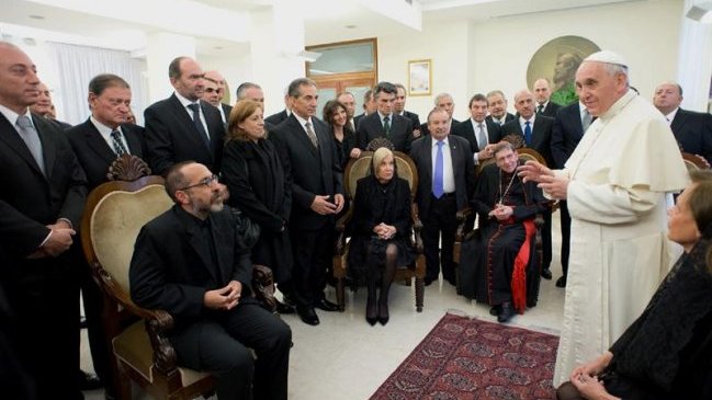 El papa pidió acompañar y no condenar a quienes fracasaron en su matrimonio