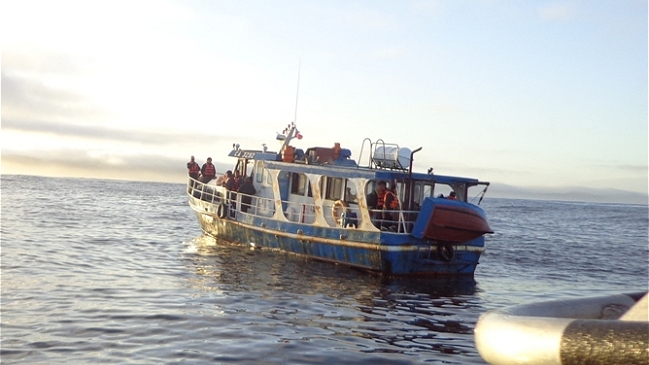 Armada rescató a tripulantes de embarcación que sufrió emergencia en Los Lagos