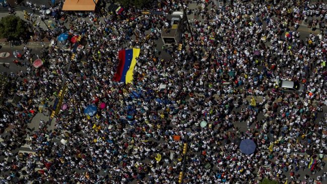 Multitudinarias protestas estudiantiles se tomaron Venezuela