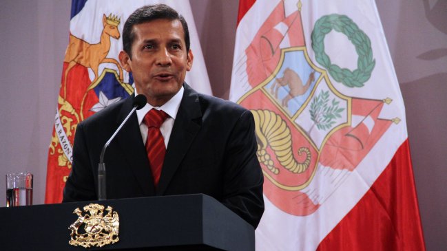 Congreso peruano aprobó viaje de Humala a cambio de mando en Chile