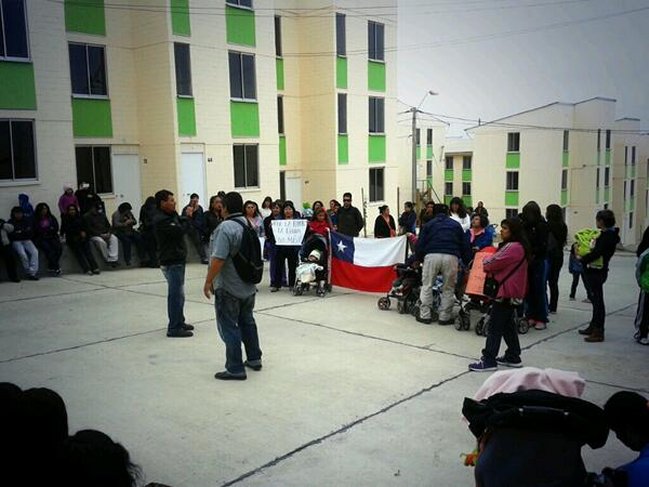 Familias que se tomaron edificios del Serviu en Reñaca Alto tendrán servicios básicos