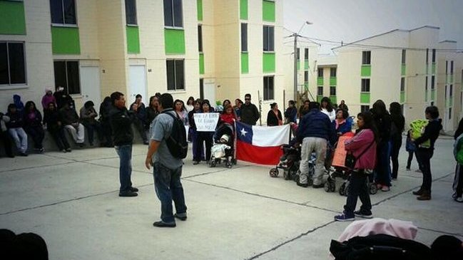 Familias que se tomaron edificios del Serviu en Reñaca Alto tendrán servicios básicos