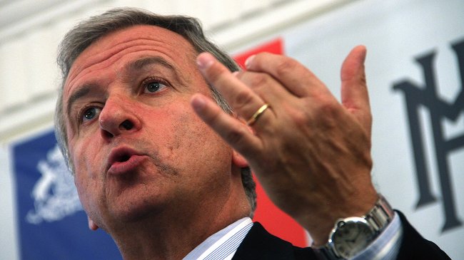 Hacienda: Ministros saliente y entrante se culpan mutuamente por desaceleración