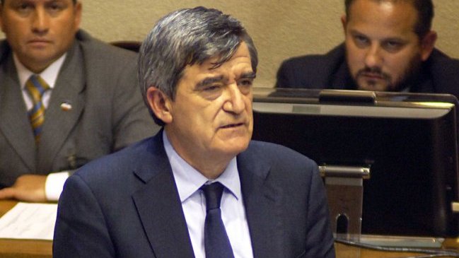 Escalona admitió que puso su nombre a disposición para ser parte del gabinete de Bachelet