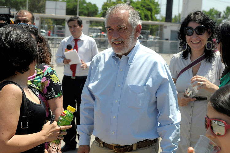 Carlos Montes y hospitales: Están improvisando y les han sobrado recursos
