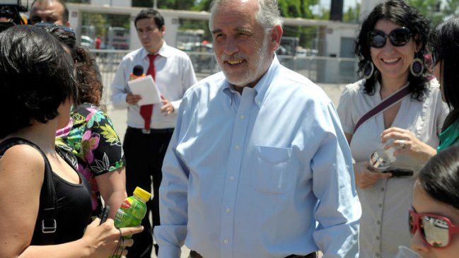 Carlos Montes y hospitales: Están improvisando y les han sobrado recursos