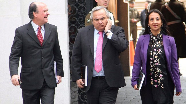 Cuatro ministros al directorio de fundación de Piñera