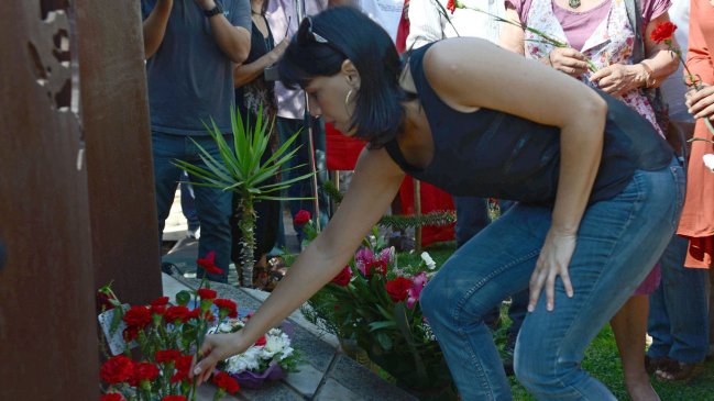 Futura ministra Javiera Blanco asistió a romería en memoria de Gladys Marín