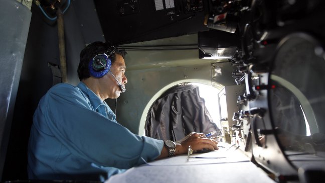 Avión que desapareció en Malasia cambió su altura y curso tras perder contacto