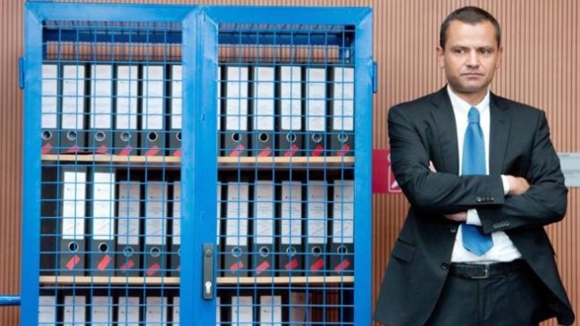 Ex diputado alemán justificó compra de fotos de niños desnudos como 