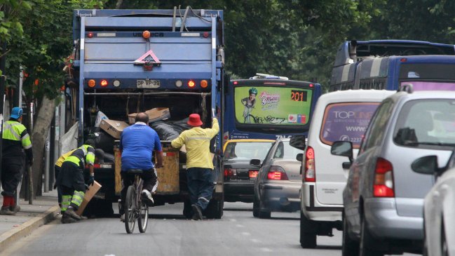 Municipalidades podrán transferir bonos a recolectores de basura