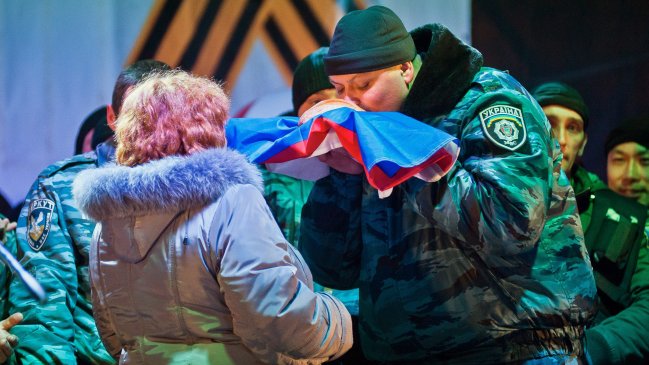 El dilema de quedarse o huir de una Crimea dividida