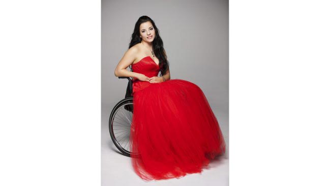 Húngara gana el título de Miss Universo en sillas de ruedas