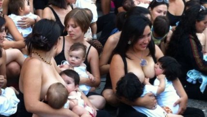 Así fue la Tetada Masiva en Santiago