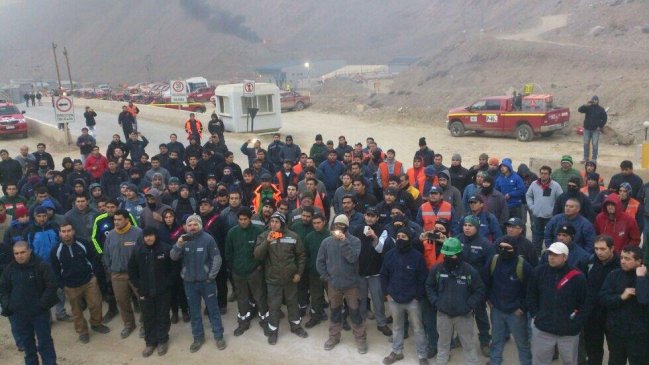 Trabajadores contratistas de AngloAmerican paralizaron sus funciones