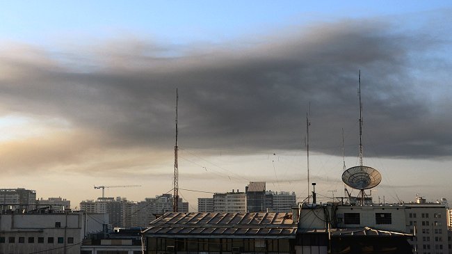 Incendio provoca gigantesca columna de humo en San Joaquín
