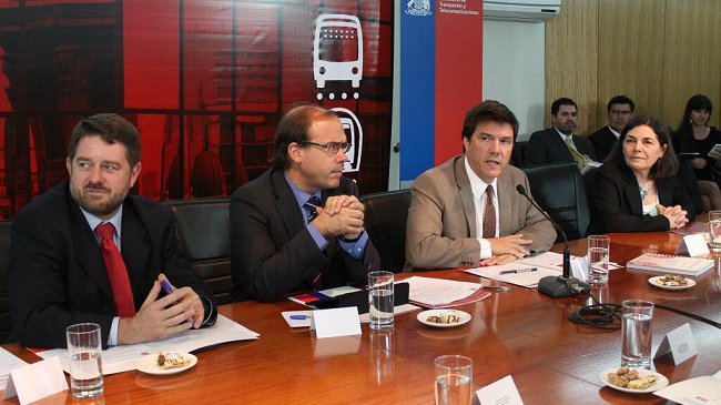 Ministro recalca que evasión en el Transantiago sigue siendo 