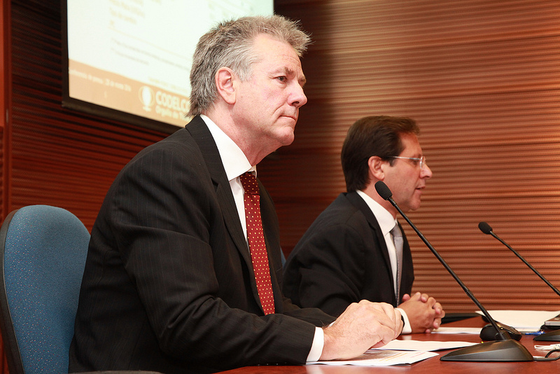 Excedentes de Codelco caen un 50 por ciento en 2013