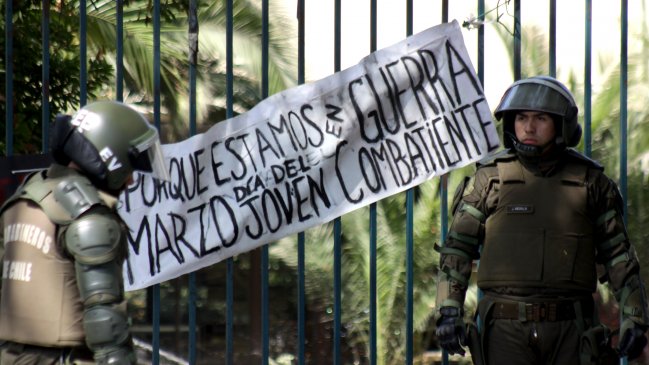 Denuncian presencia de carabinero encapuchado en ex Pedagógico