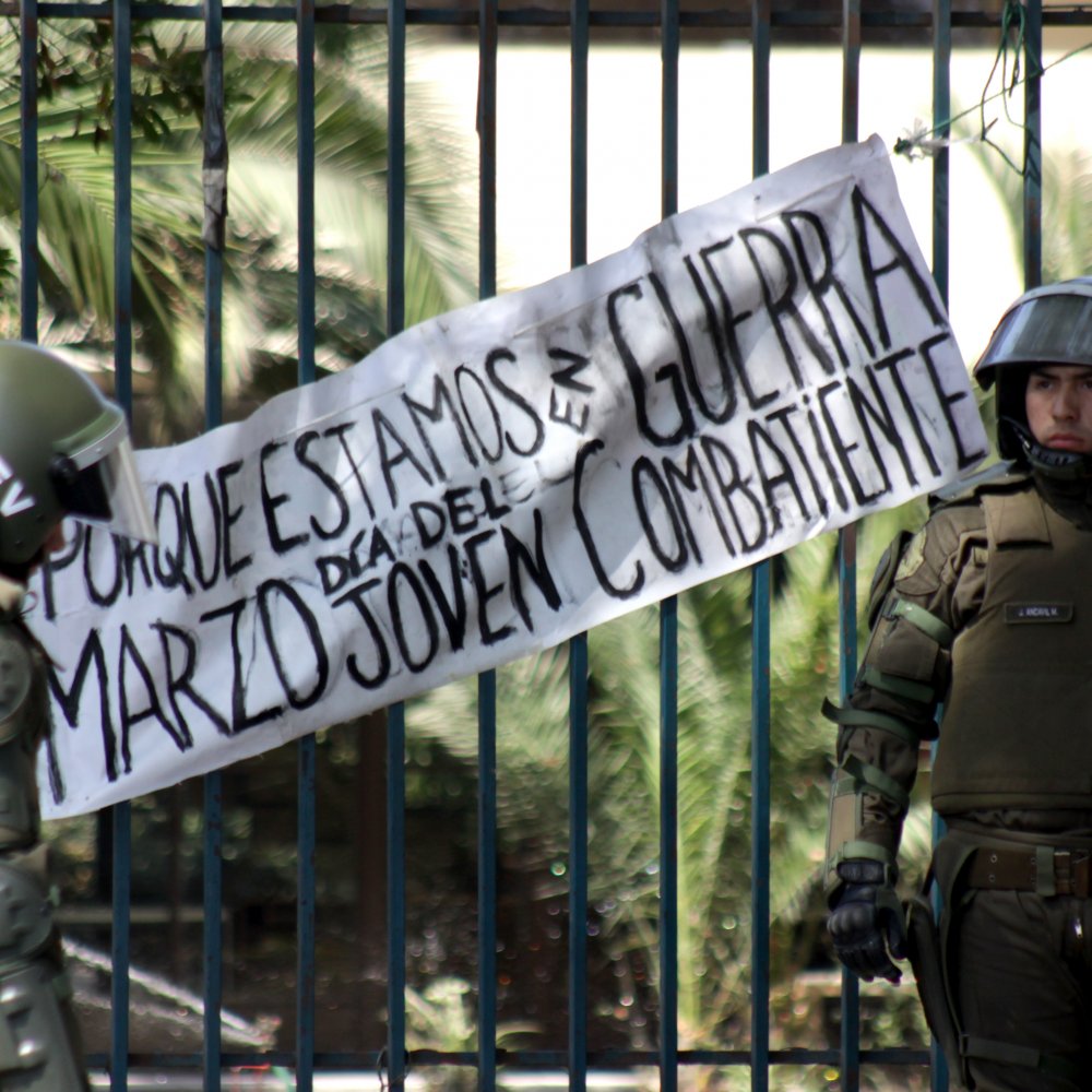 Denuncian presencia de carabinero encapuchado en ex Pedagógico