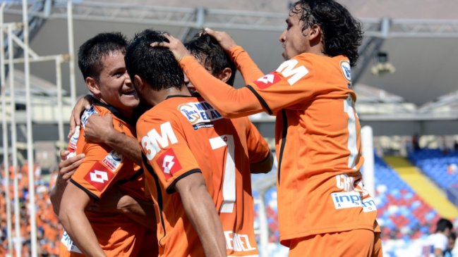 Cobreloa derrotó a U. Católica y despejó aún más la ruta de Colo Colo al título