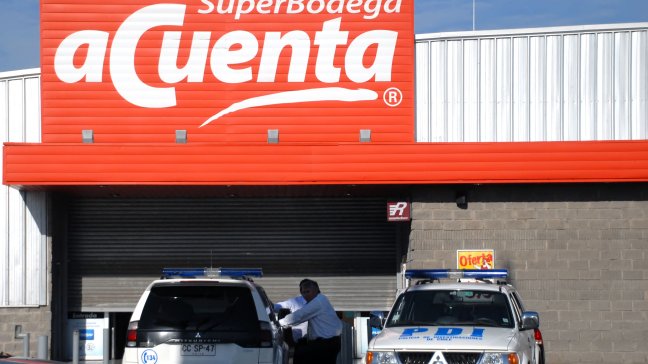 Robaron caja fuerte con 18 millones en supermercado de Renca