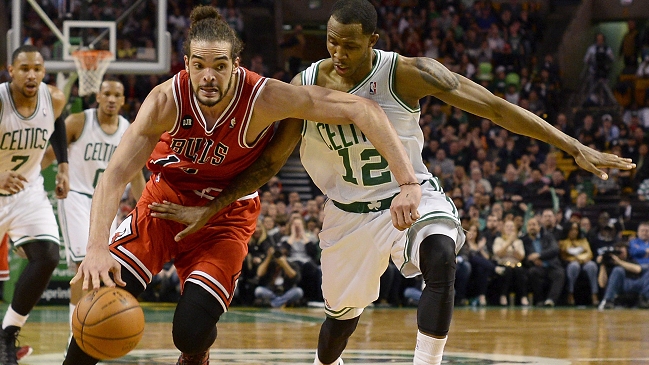 Chicago Bulls derrotó ajustadamente a Boston Celtics con gran actuación de D.J. Augustin