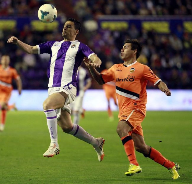 Eduardo Vargas dice presente en empate de Valencia y Valladolid