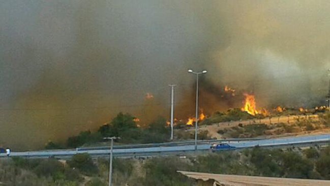 Alerta roja por incendio forestal que afecta a Viña del Mar