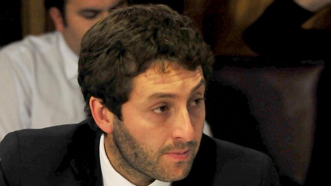 Diputado UDI cuestiona voto de chilenos en el exterior por falta de 