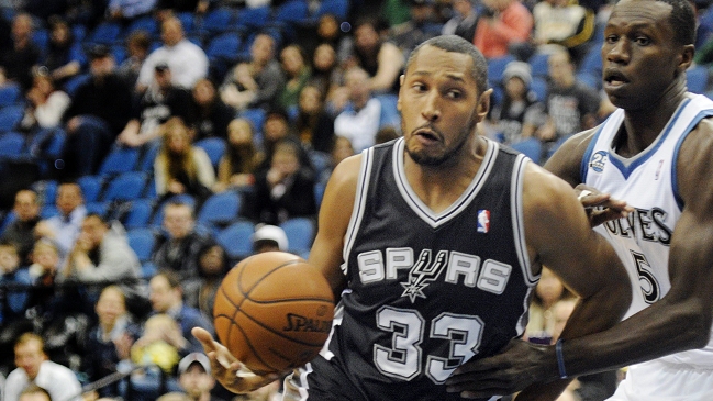 San Antonio Spurs derrotó a Dallas Mavericks y aseguró la mejor marca de la temporada