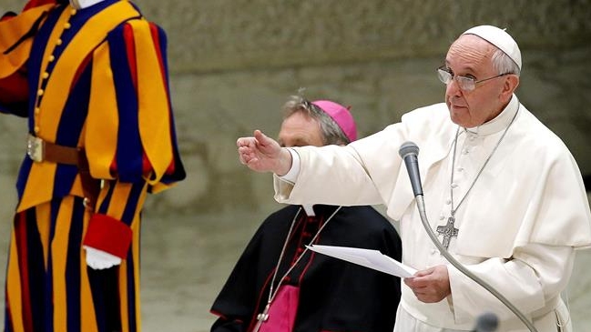 Papa invitó a madres a amamantar a sus hijos en el Vaticano