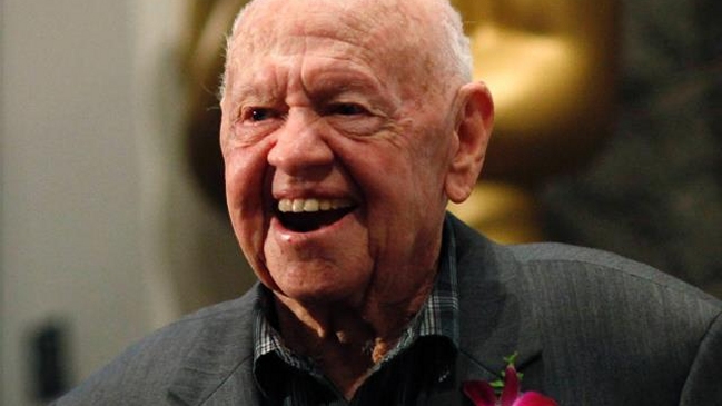 Familia de Mickey Rooney resolvió diferencias sobre el entierro