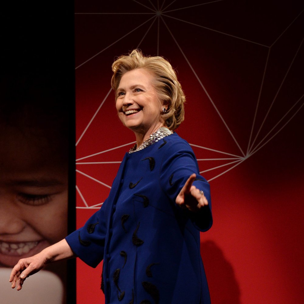 Policía liberó a la mujer que lanzó un zapato a Hillary Clinton