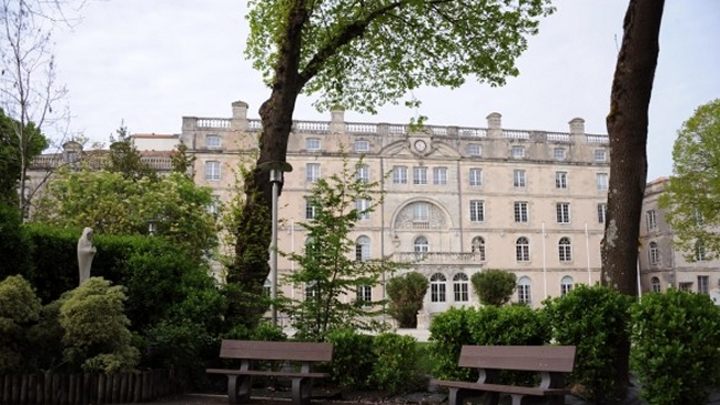 Liceo francés toma muestras de ADN de 527 personas para investigar violación