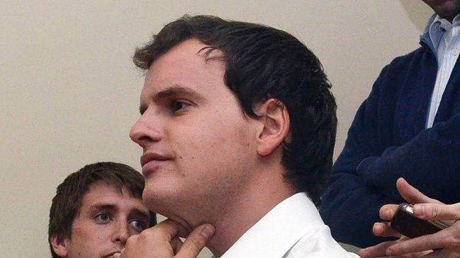 Familia de Martín Larraín niega haberle pagado a la viuda de su víctima