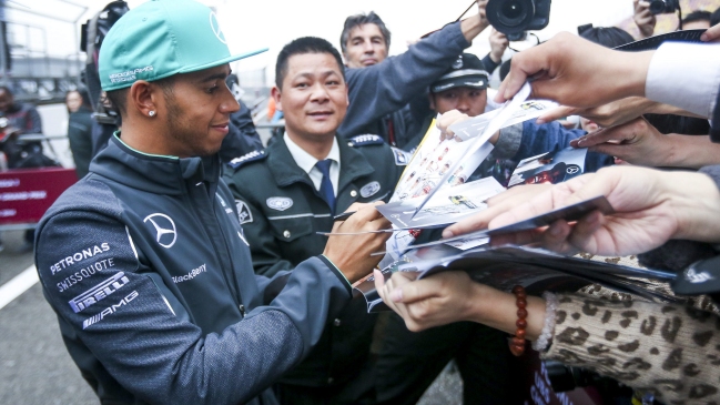 Hamilton: Espero que haya más carreras como la de Bahrein a lo largo del año