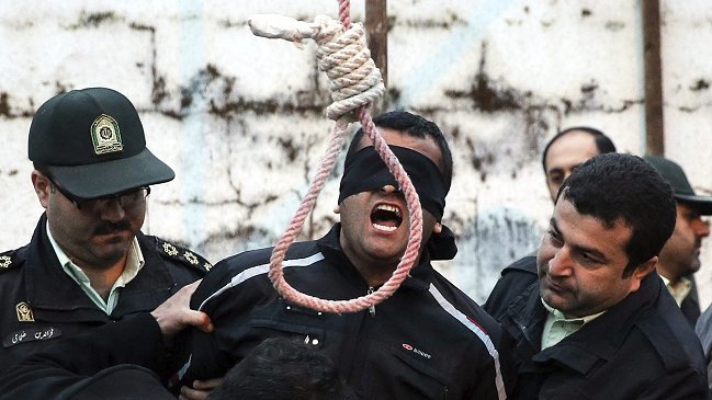 Irán: Madre de joven asesinado salvó de la horca al homicida