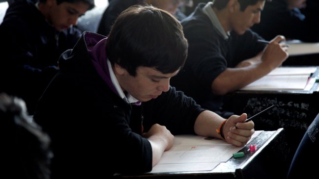 Gobierno busca reducir frecuencia y número de alumnos que rinden el Simce