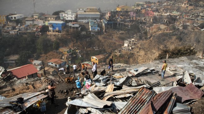 Mujer damnificada recibió departamento tras incendio en Valparaíso