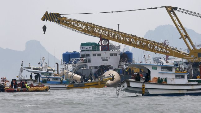 Suben a 92 los muertos por naufragio en Corea del Sur