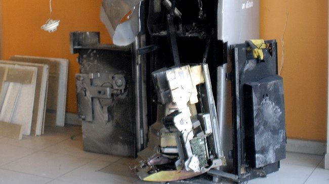 Delincuentes robaron dos cajeros automáticos en Conchalí