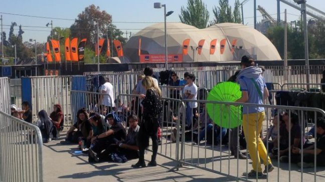 Fanáticos esperan apertura de puertas para show de Paul Mccartney