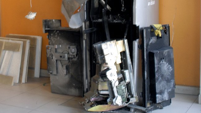 Delincuentes robaron dos cajeros automáticos en Conchalí