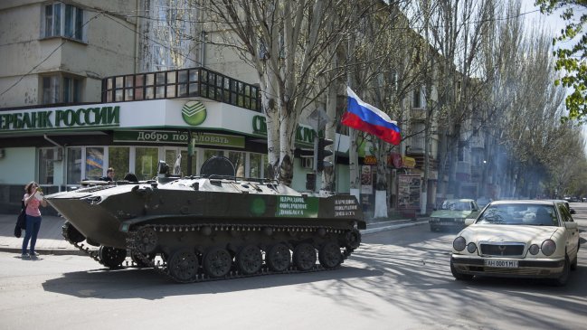 Militares ucranianos rodean la rebelde Slaviansk, en el sureste del país