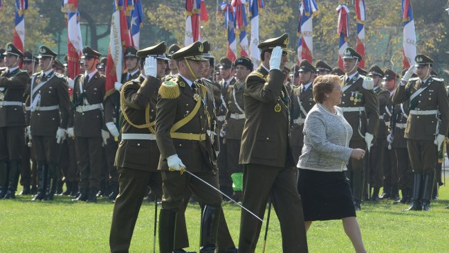Michelle Bachelet encabezó conmemoración del 87º aniversario de Carabineros