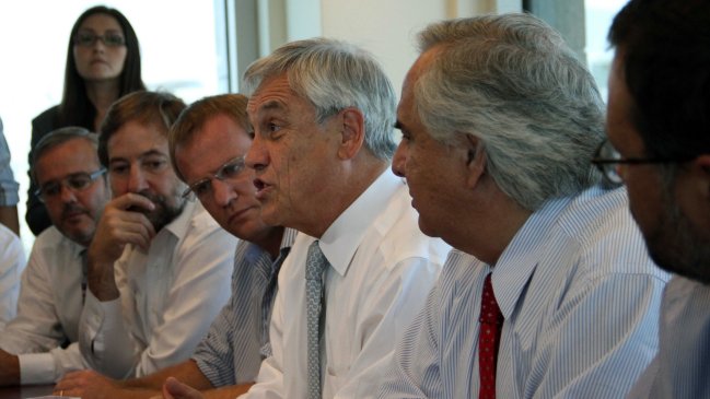 Rol de la fundación de Piñera genera reparos en la Alianza