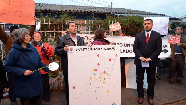 Vecinos de Maipú protestaron contra instalación de antenas de celulares